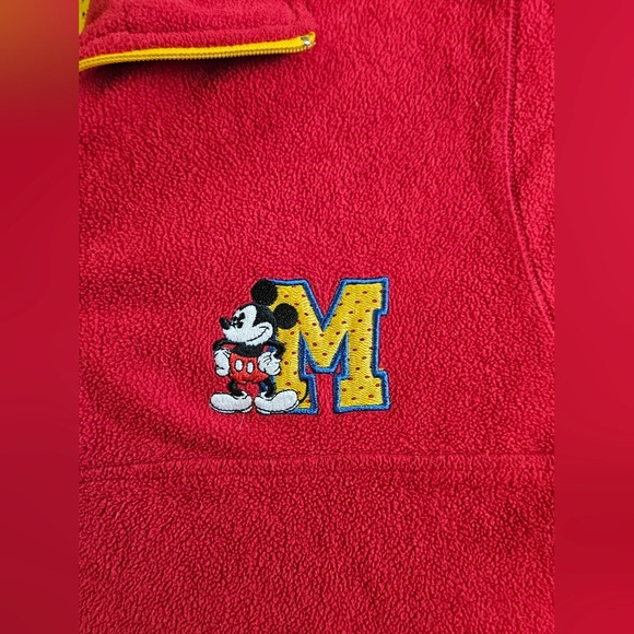 Mickey & Co Womens Red Emblem Pullover Long Sleeve Fuzzy Jacket Size Medium - Picture 3 of 13